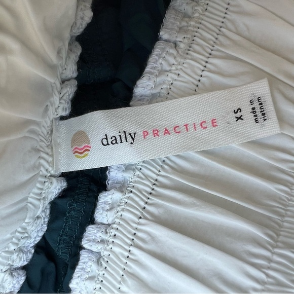 Daily Practice by Anthropologie Solid
Throw-On Shorts Women Size XS - Picture 7 of 8